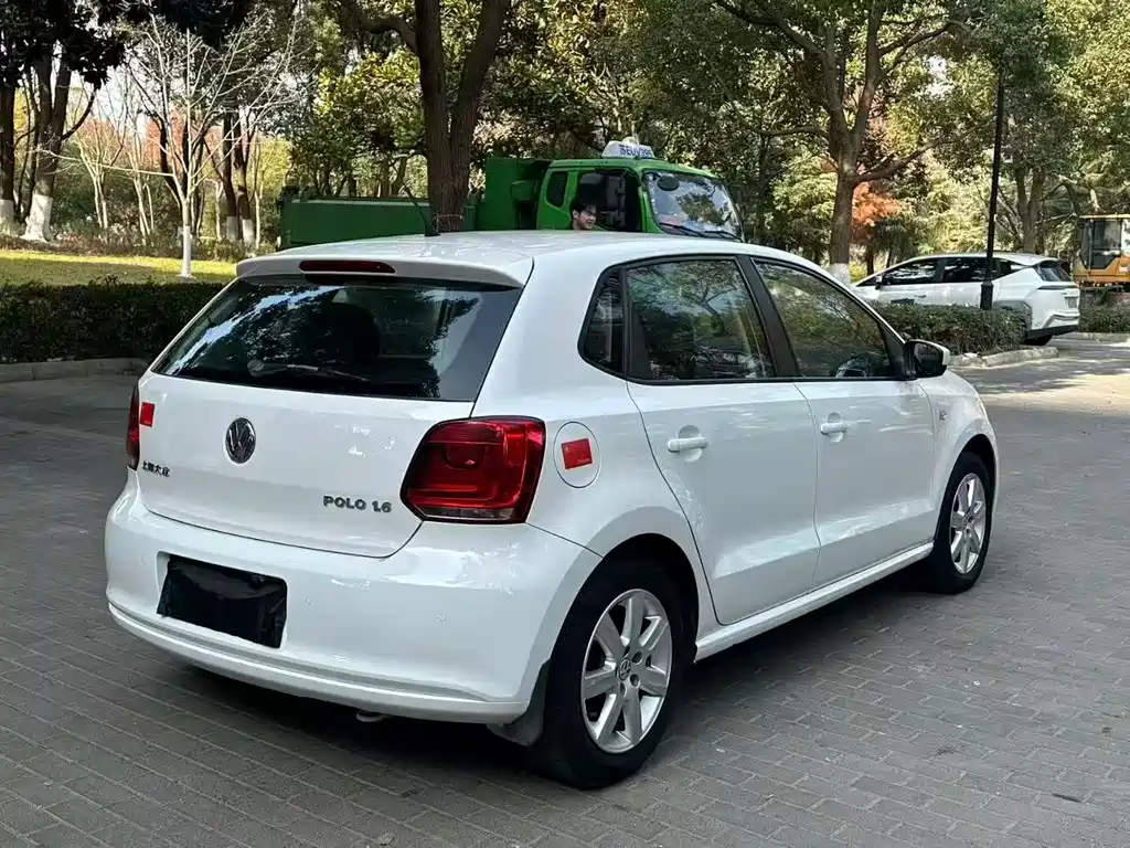 Volkswagen Volkswagen Polo 2014 1.6L Automatic Comfort Edition 2015 - thumbnail 4