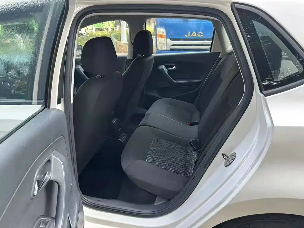 Volkswagen Volkswagen Polo 2014 1.6L Automatic Comfort Edition 2015 - thumbnail 6