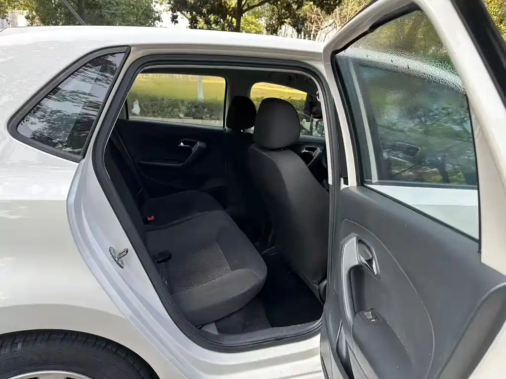 Volkswagen Volkswagen Polo 2014 1.6L Automatic Comfort Edition 2015 - thumbnail 9