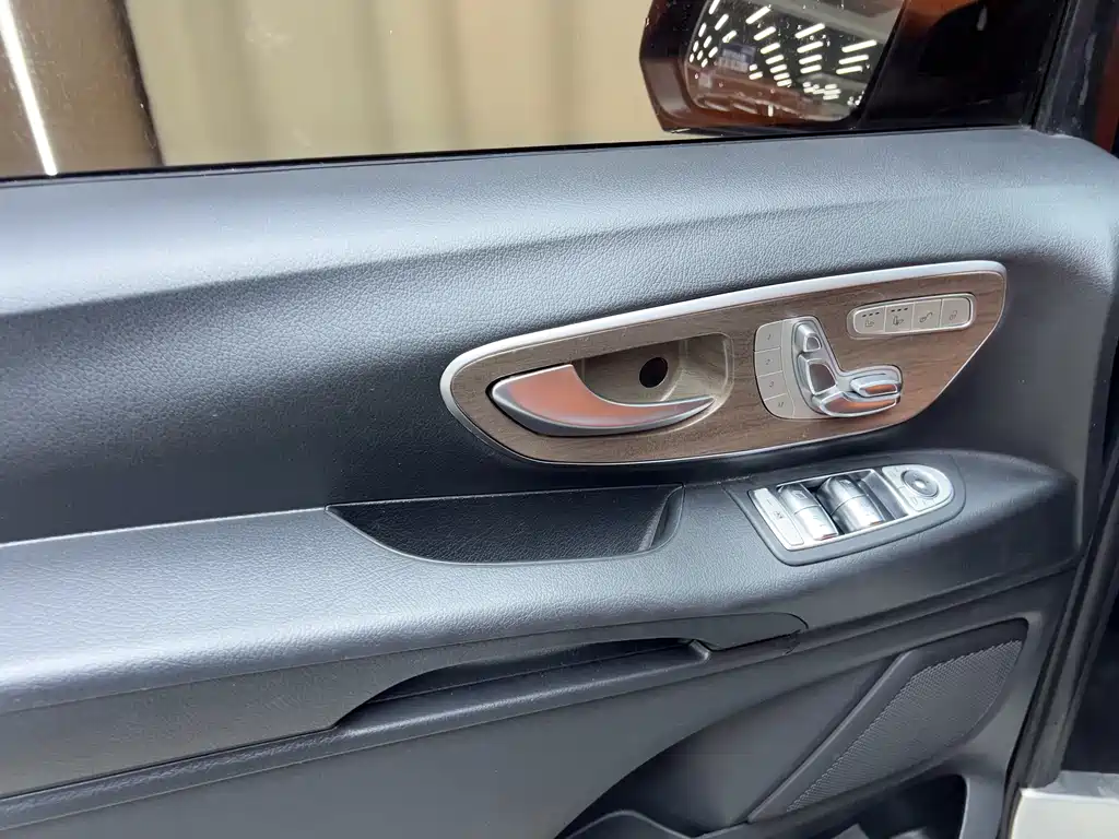 Mercedes-Benz Vito 2021 2.0T Business Edition 7-Seater 2022 - thumbnail 6