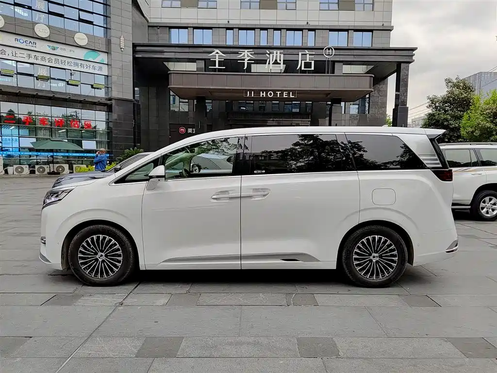 Denza Denza D9 DM-i 970 AWD Flagship 2023 - thumbnail 3