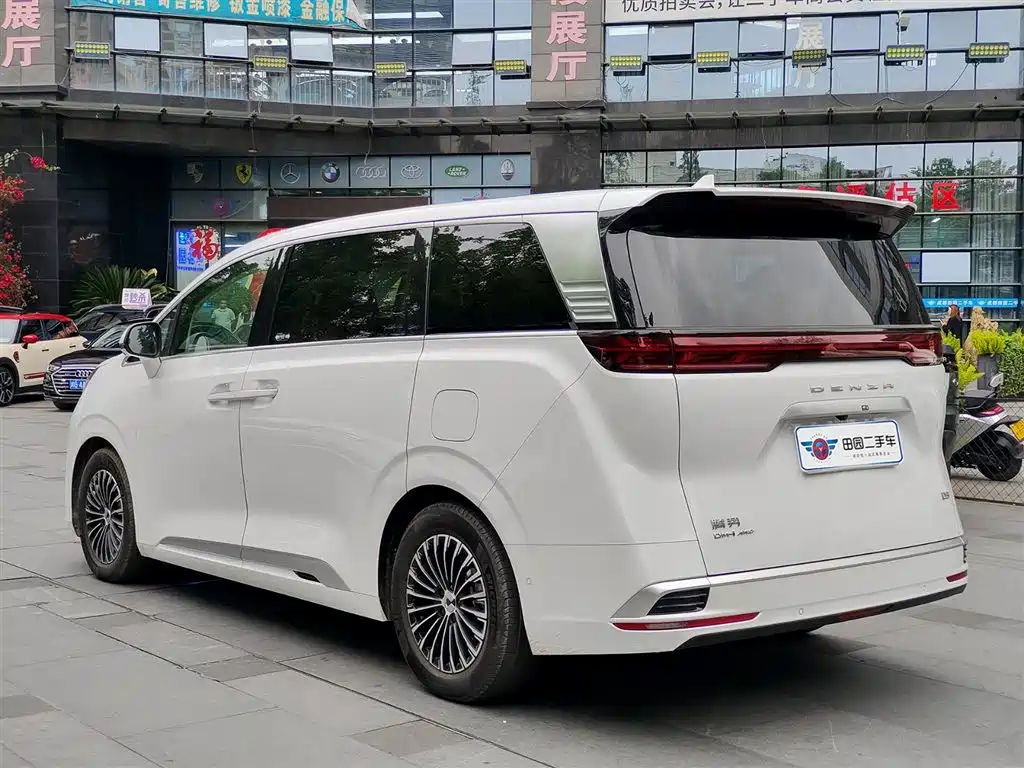 Denza Denza D9 DM-i 970 AWD Flagship 2023 - thumbnail 4