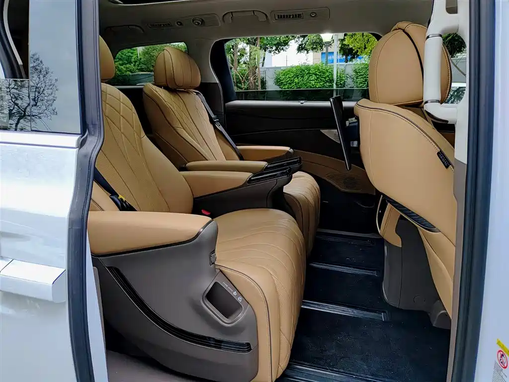 Denza Denza D9 DM-i 970 AWD Flagship 2023 - thumbnail 11
