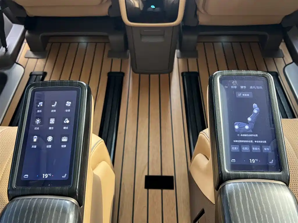 Denza Denza D9 2022 DM-i 970 AWD Flagship 2023 - thumbnail 7