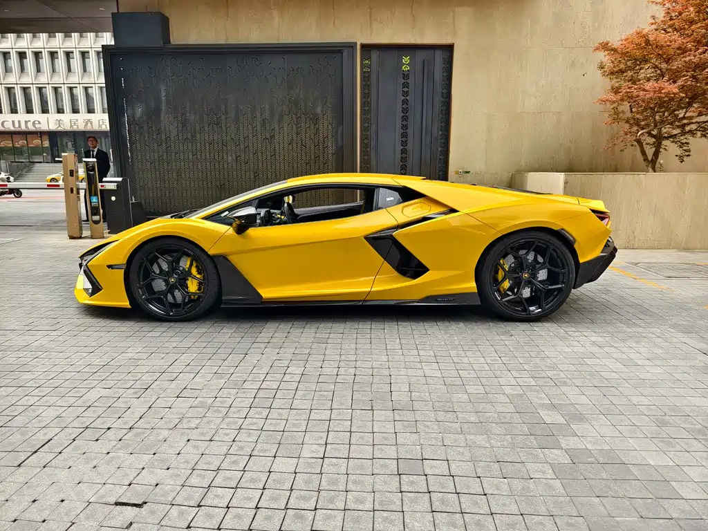 Lamborghini Revuelto 2023 6.5L PHEV Standard 2025 - thumbnail 2