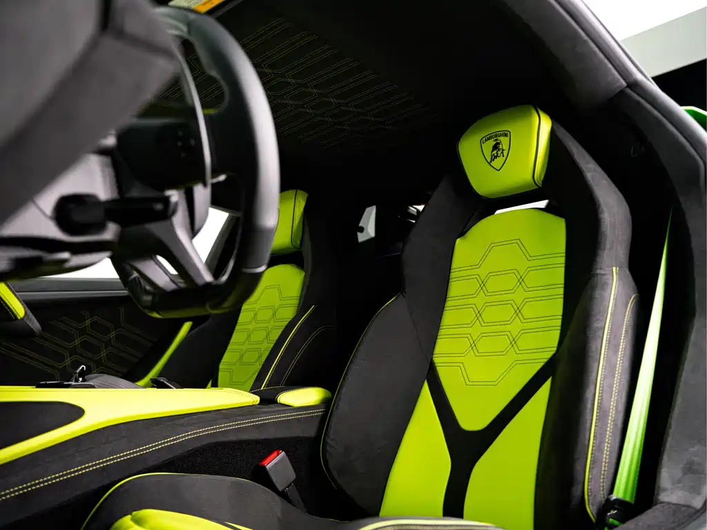 Lamborghini Lamborghini Revuelto 2023 6.5L PHEV Standard 2025 - thumbnail 28