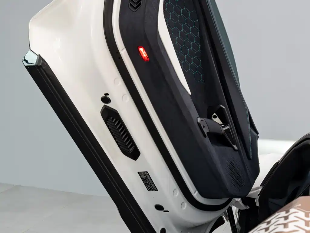 Lamborghini Revuelto 2023 6.5L PHEV Standard Edition 2025 - thumbnail 7