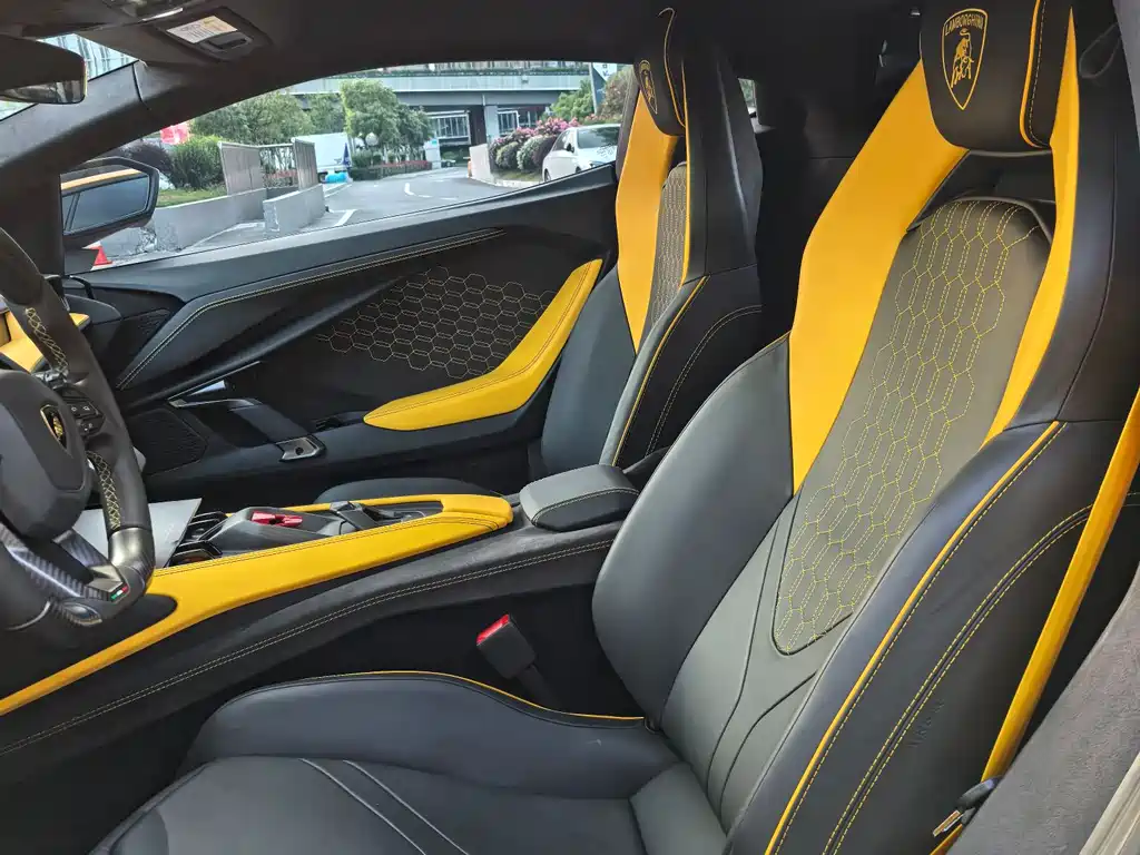 Lamborghini Lamborghini Revuelto 2025 - thumbnail 4