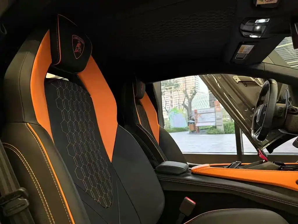 Lamborghini Lamborghini Revuelto 2023 6.5L PHEV Standard Edition 2026 - thumbnail 3
