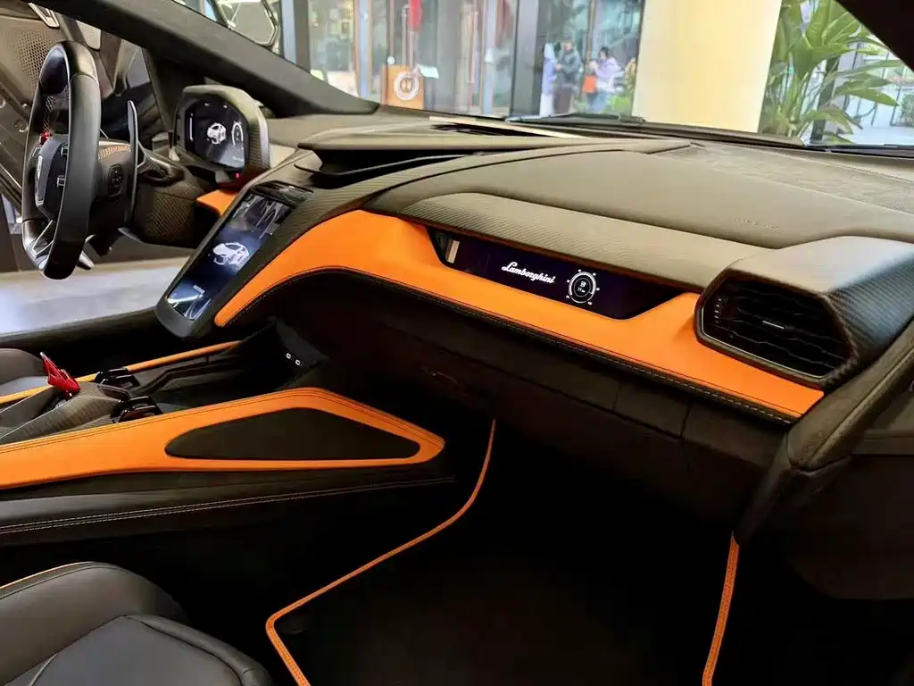 Lamborghini Lamborghini Revuelto 2023 6.5L PHEV Standard Edition 2026 - thumbnail 4