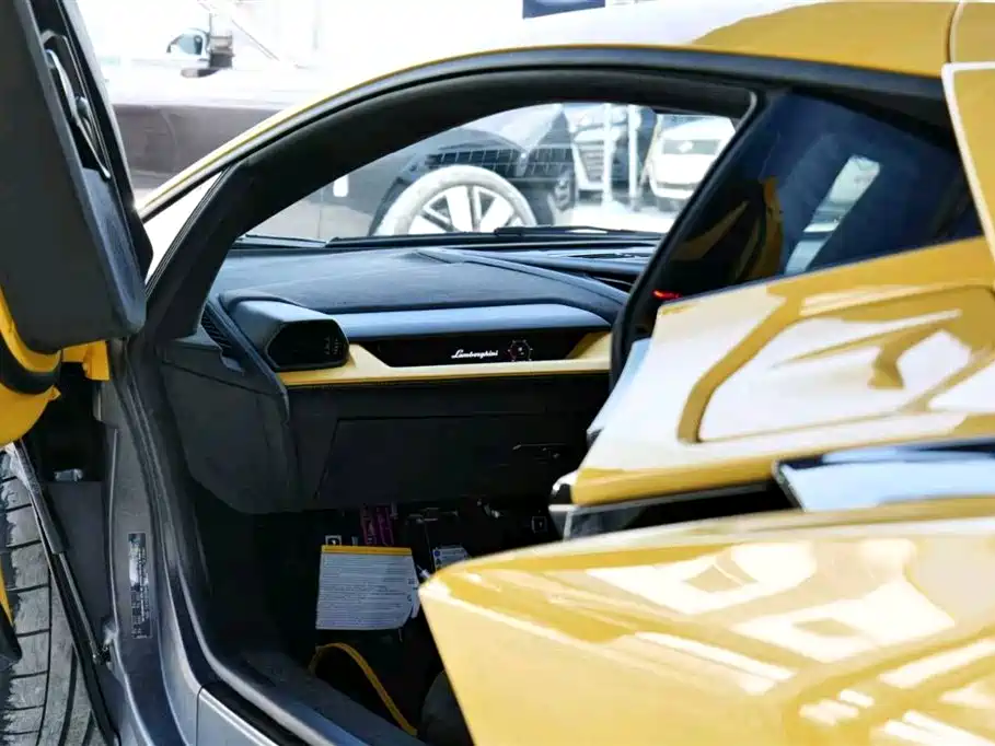 Lamborghini Lamborghini Revuelto 6.5L PHEV 2025 - thumbnail 8