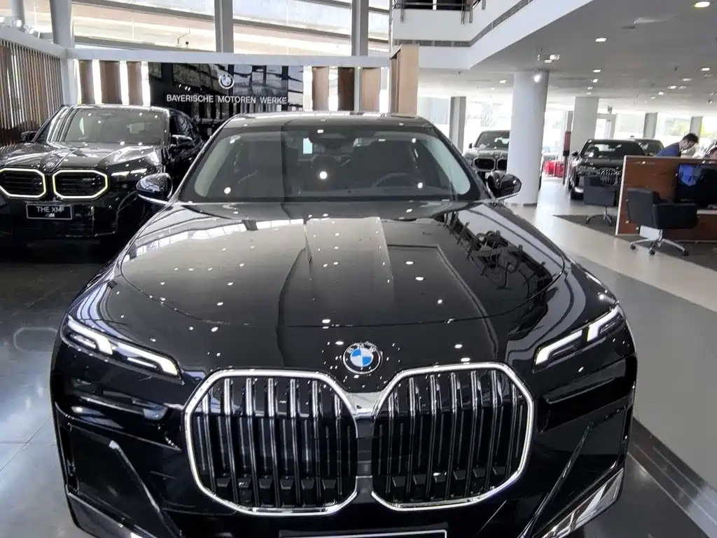 BMW BMW 7 Series 735Li M Sport Package 2026 - thumbnail 2