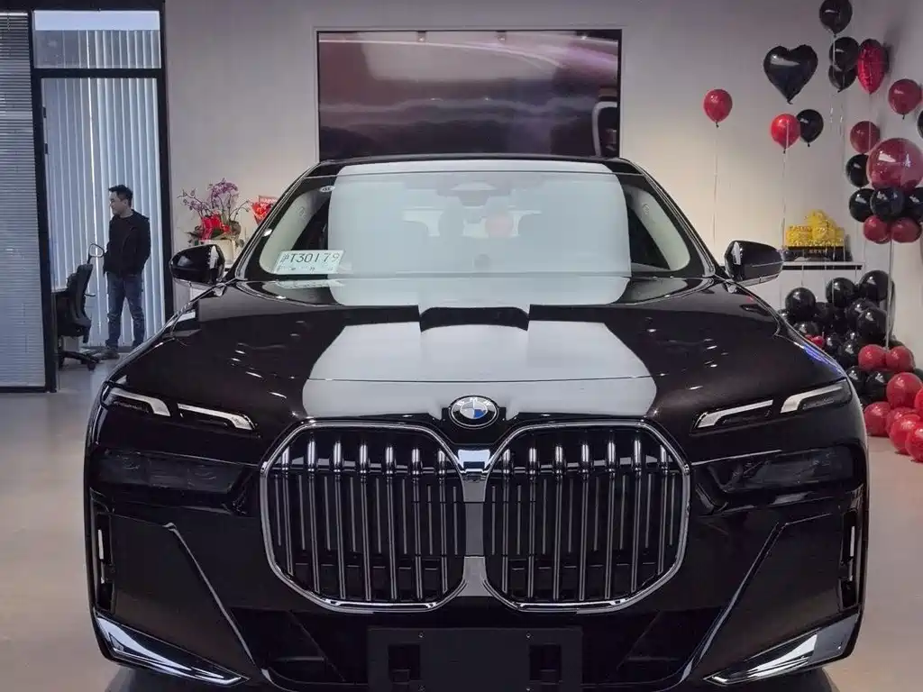 BMW BMW 7 Series 735Li M Sport Package 2026 - thumbnail 2