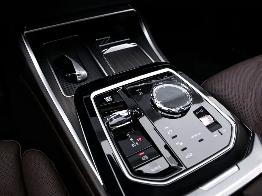 BMW BMW 7 Series 740Li Leading Edition M Sport Package 2026 - thumbnail 9