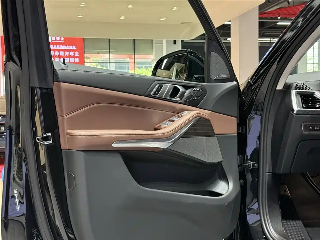 BMW BMW X7 xDrive40i Leading Luxury Package 2026 - thumbnail 7