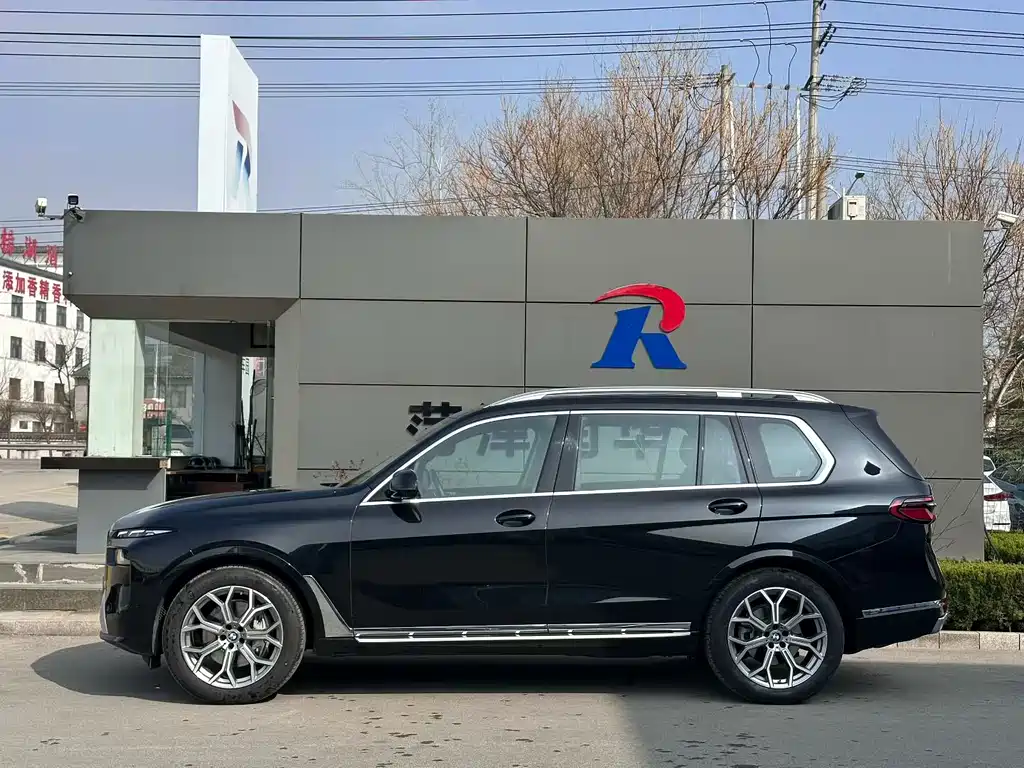 BMW BMW X7 2024 xDrive40i Leading Luxury Package 2025 - thumbnail 3
