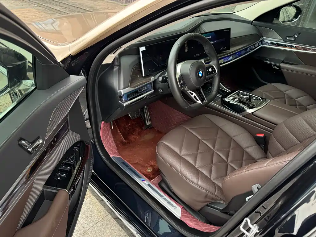 BMW BMW 7 Series 735Li M Sport 2023 - thumbnail 5