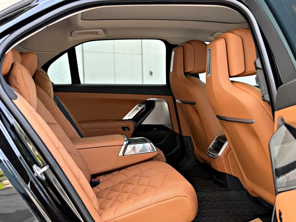BMW BMW 735Li M Sport 2024 - thumbnail 13