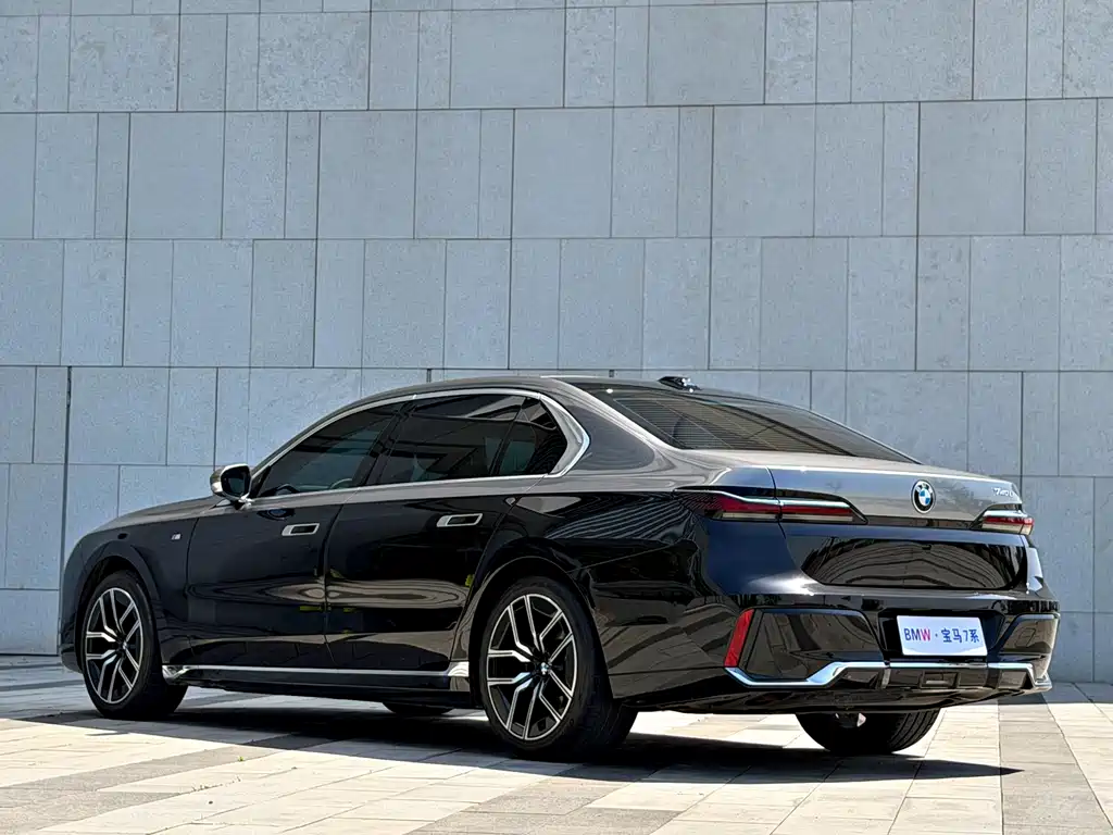 BMW BMW 735Li M Sport 2024 - thumbnail 17