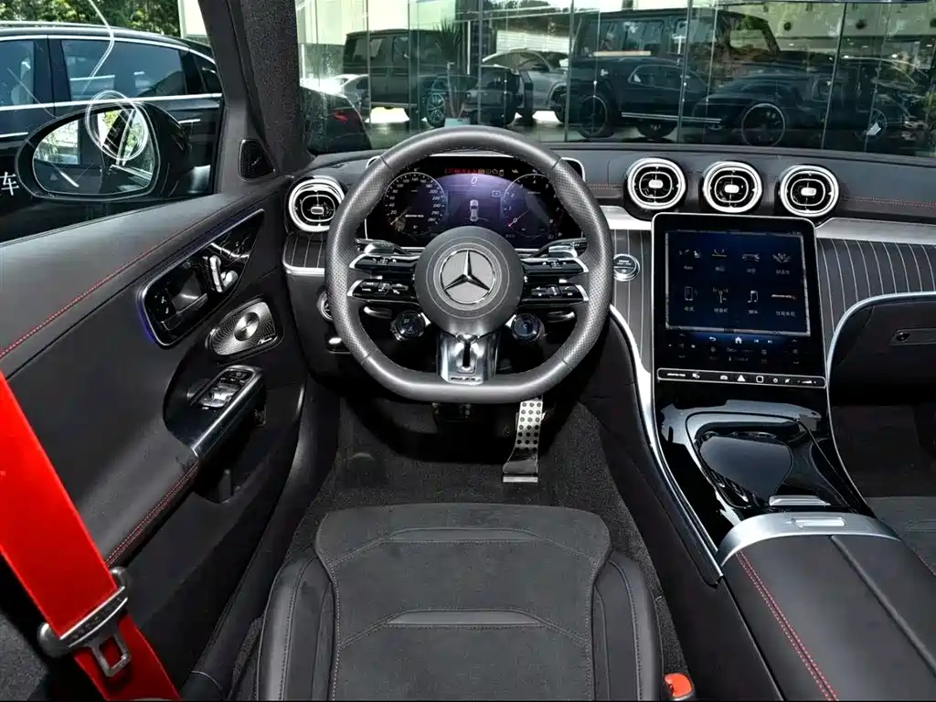 Mercedes-Benz Mercedes-Benz AMG C 43 4MATIC 2025 - thumbnail 3