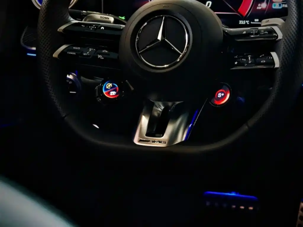 Mercedes-Benz Mercedes-Benz AMG C 43 4MATIC 2025 - thumbnail 6