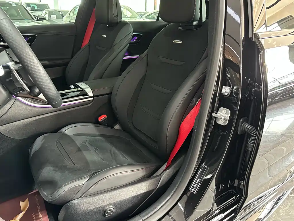 Mercedes-Benz Mercedes-AMG C 43 4MATIC 2025 - thumbnail 10