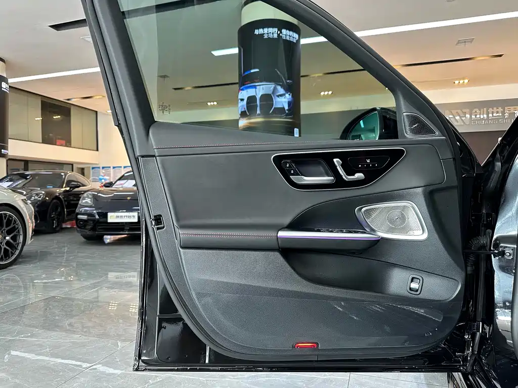 Mercedes-Benz Mercedes-AMG C 43 4MATIC 2025 - thumbnail 13