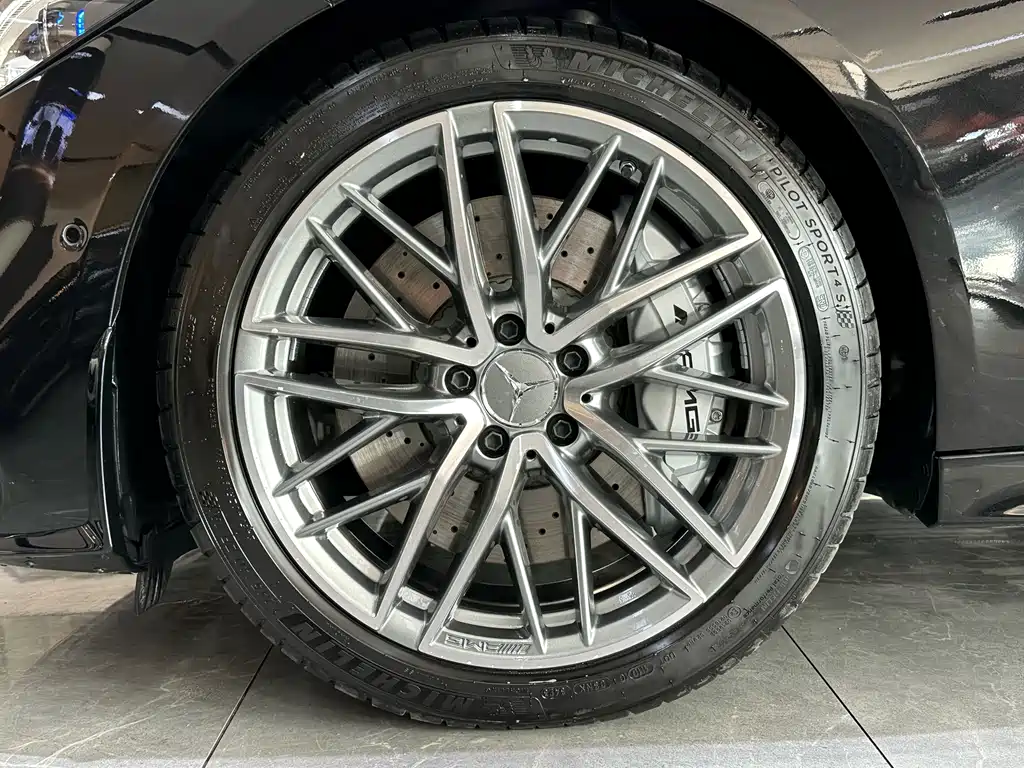 Mercedes-Benz Mercedes-AMG C 43 4MATIC 2025 - thumbnail 17