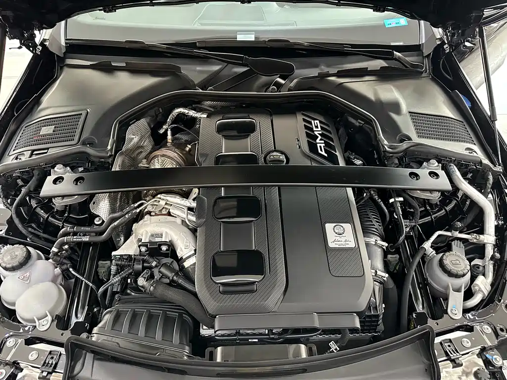 Mercedes-Benz Mercedes-AMG C 43 4MATIC 2025 - thumbnail 18