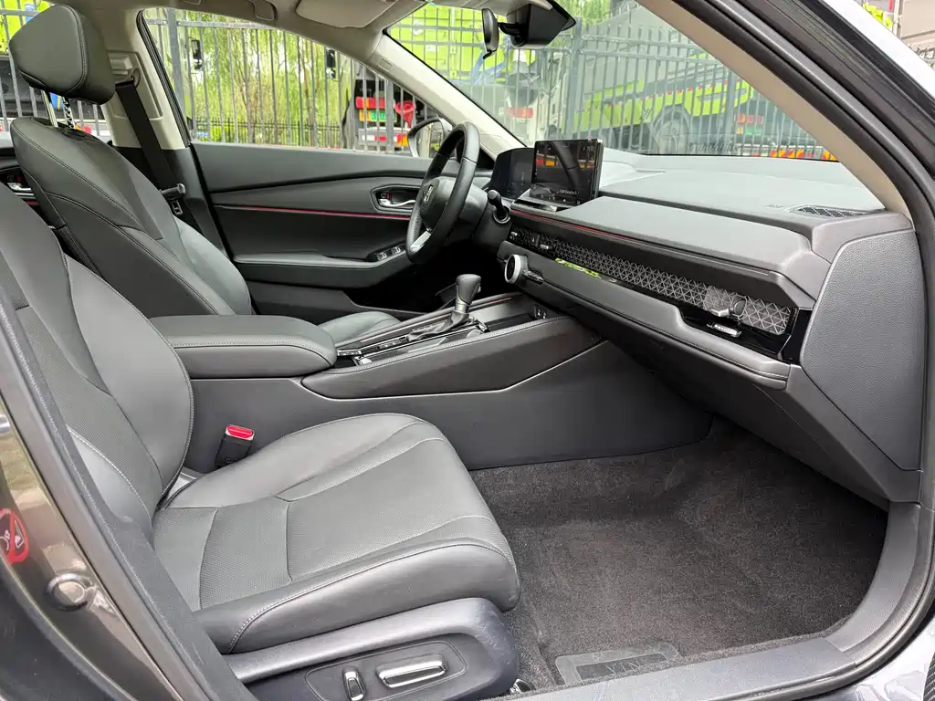 Honda Accord 2025 Sport Series 260TURBO Prestige Edition 2025 - thumbnail 8