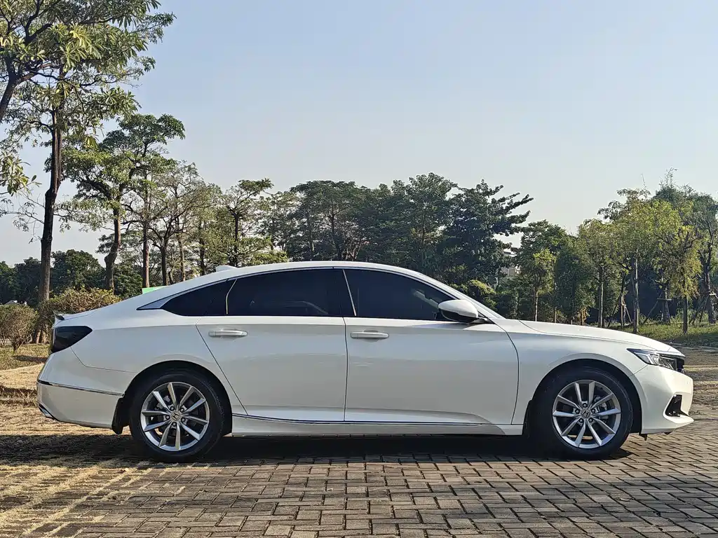Honda Honda Accord 2022 260TURBO Luxury Edition 2022 - thumbnail 4
