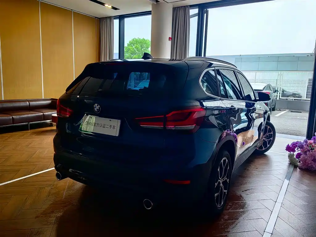 BMW BMW X1 2022 sDrive25Li Leading Edition 2023 - thumbnail 4
