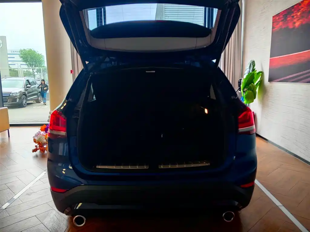 BMW BMW X1 2022 sDrive25Li Leading Edition 2023 - thumbnail 6