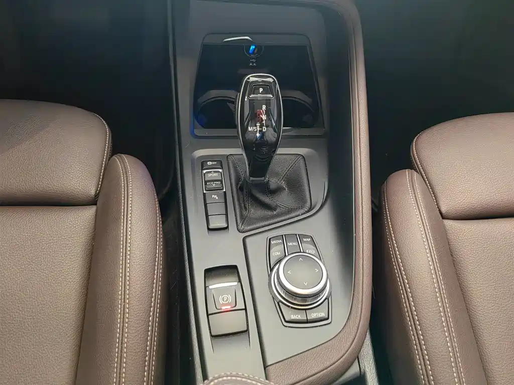 BMW BMW X1 2022 sDrive25Li Leading Edition 2023 - thumbnail 12
