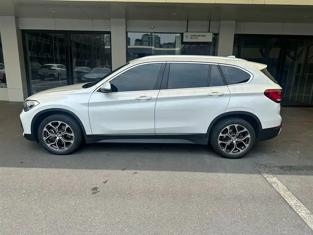 BMW BMW X1 sDrive25Li 2023 - thumbnail 3