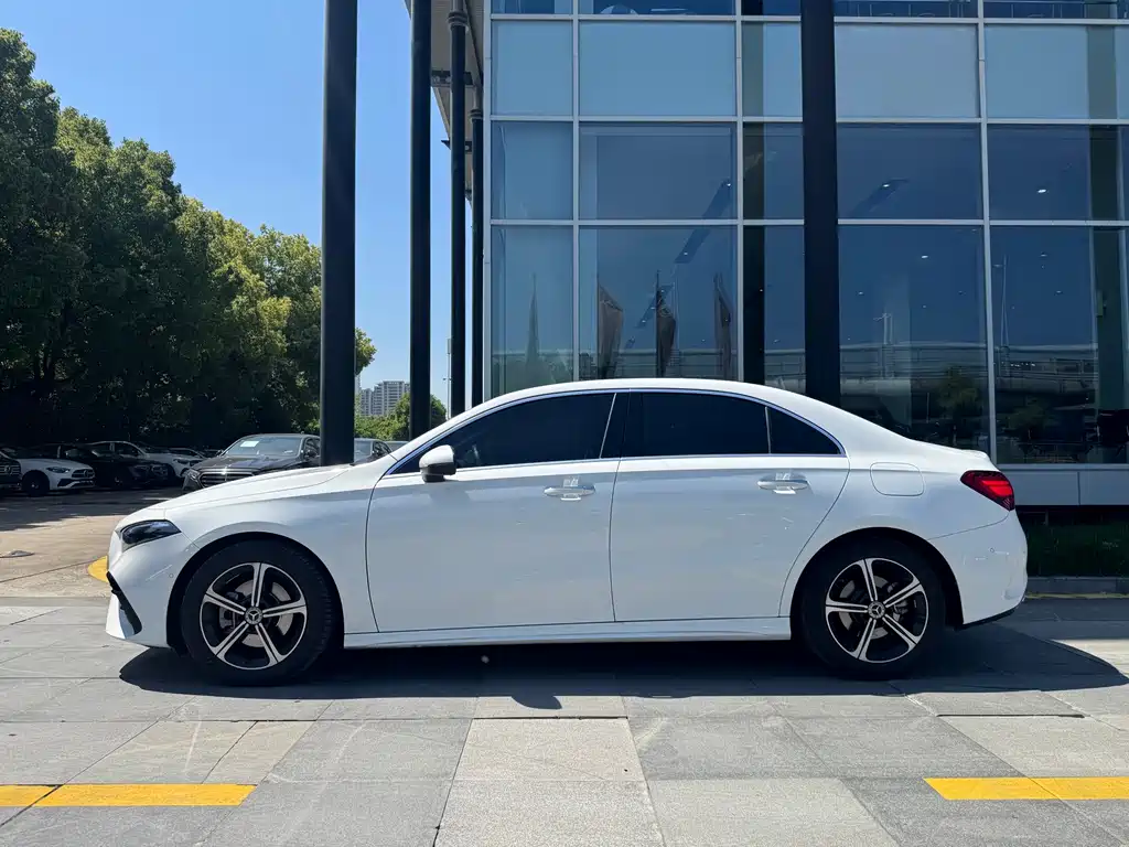 Mercedes-Benz Mercedes-Benz A-Class 2023 A 200 L Fashion 2023 - thumbnail 4