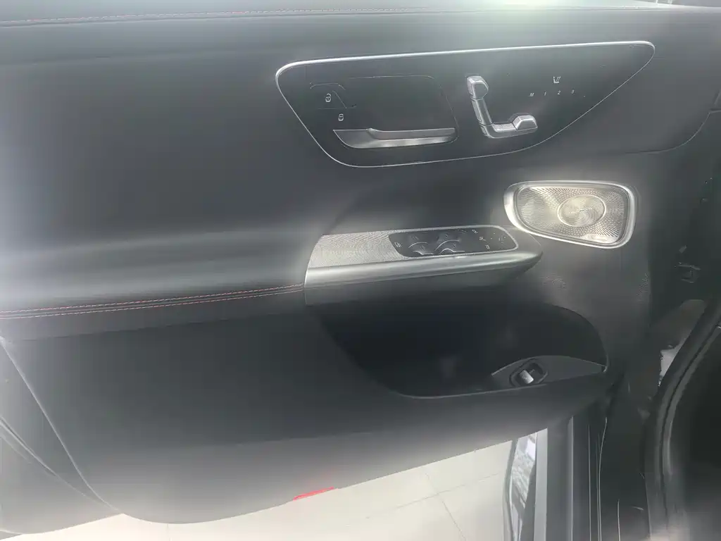 Mercedes-Benz Mercedes-AMG GLC 43 4MATIC 2026 - thumbnail 7