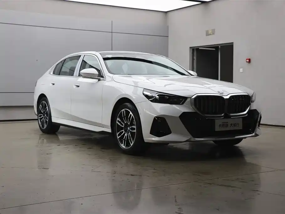 BMW BMW 5 Series 2026 530Li Leading Edition M Sport Package 2026 - thumbnail 25