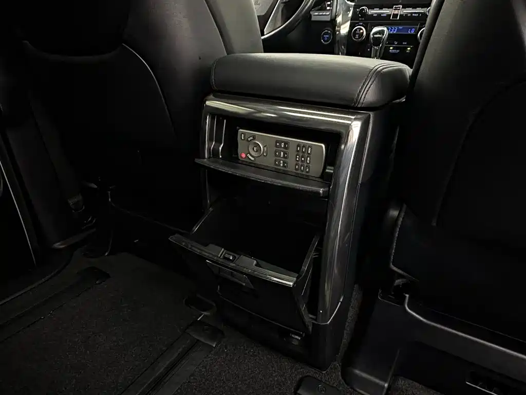 Toyota Toyota Vellfire 2020 Hybrid 2.5L HV Luxury Edition 2020 - thumbnail 24