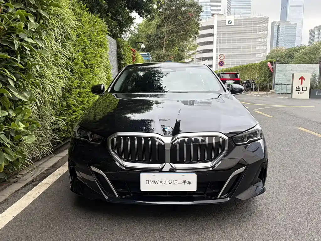 BMW BMW 5 Series 2025 530Li Exclusive M Sport Package 2025 - thumbnail 2