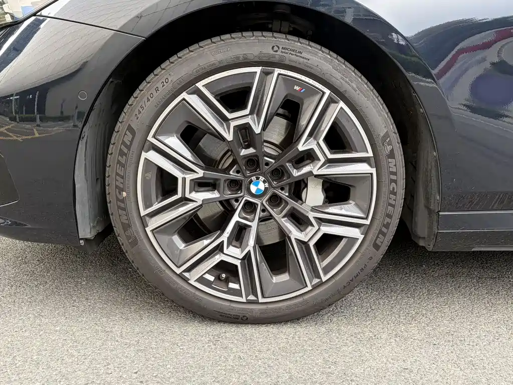 BMW BMW 5 Series 2025 530Li Exclusive M Sport Package 2025 - thumbnail 7