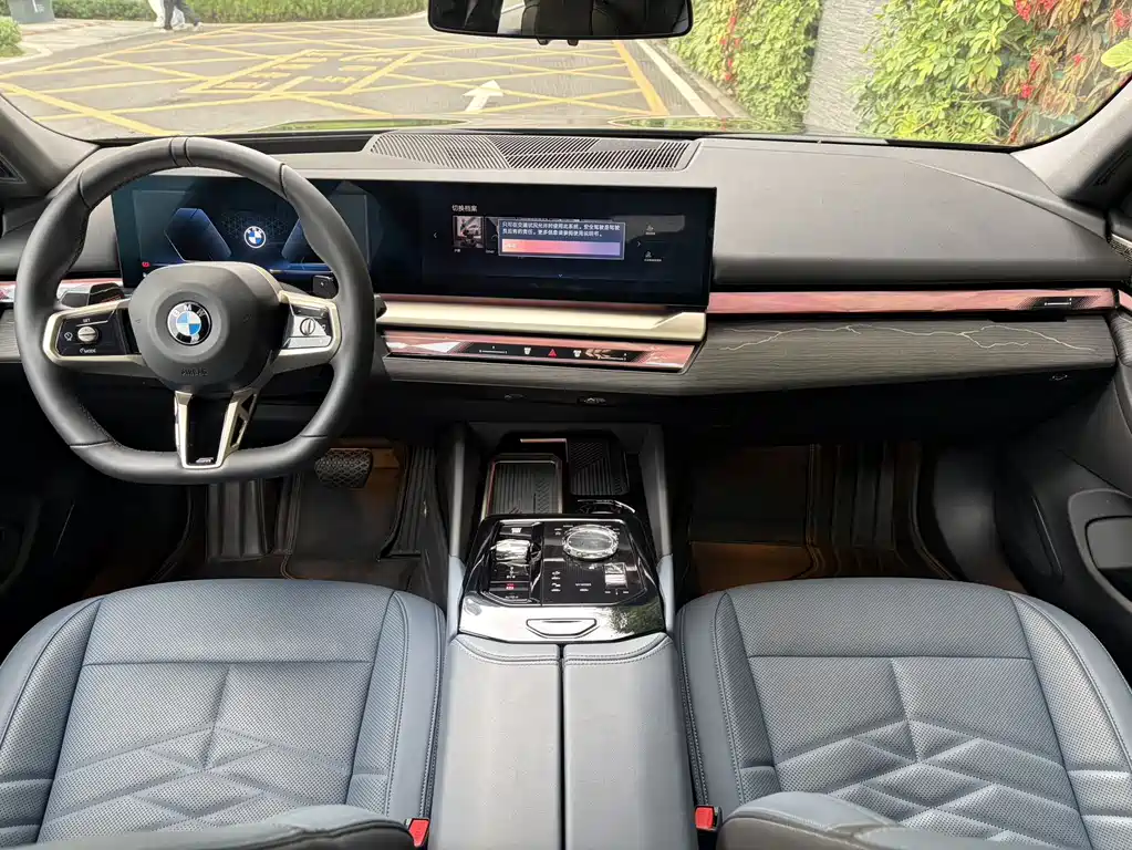 BMW BMW 5 Series 2025 530Li Exclusive M Sport Package 2025 - thumbnail 8