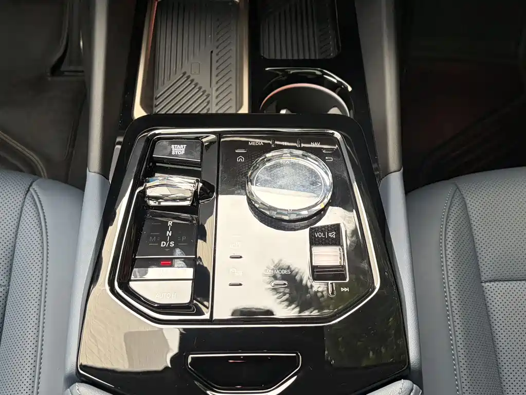 BMW BMW 5 Series 2025 530Li Exclusive M Sport Package 2025 - thumbnail 13