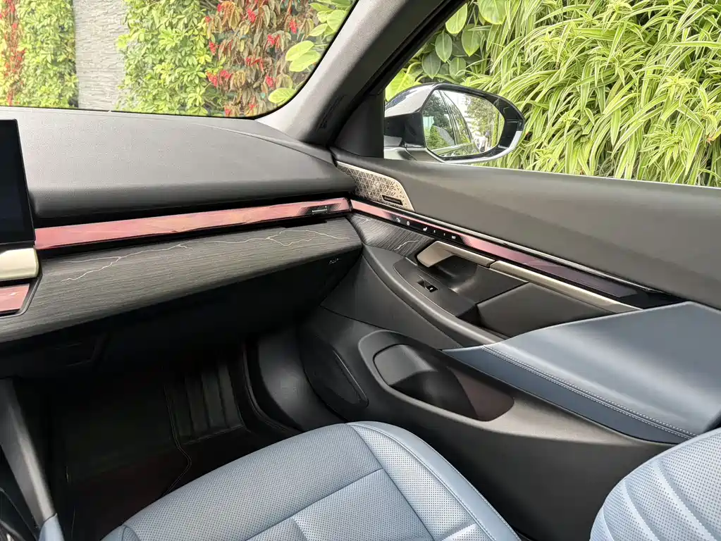 BMW BMW 5 Series 2025 530Li Exclusive M Sport Package 2025 - thumbnail 14
