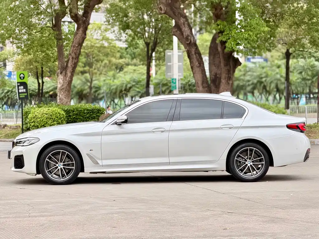 BMW BMW 5 Series 2021 525Li M Sport Package 2021 - thumbnail 4