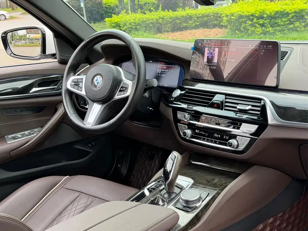 BMW BMW 5 Series 2021 525Li M Sport Package 2021 - thumbnail 9