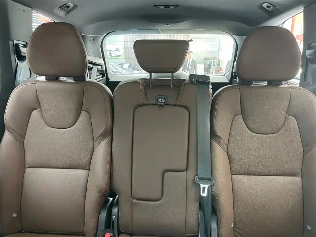Volvo Volvo XC90 B6 Momentum 7-Seater 2024 - thumbnail 11