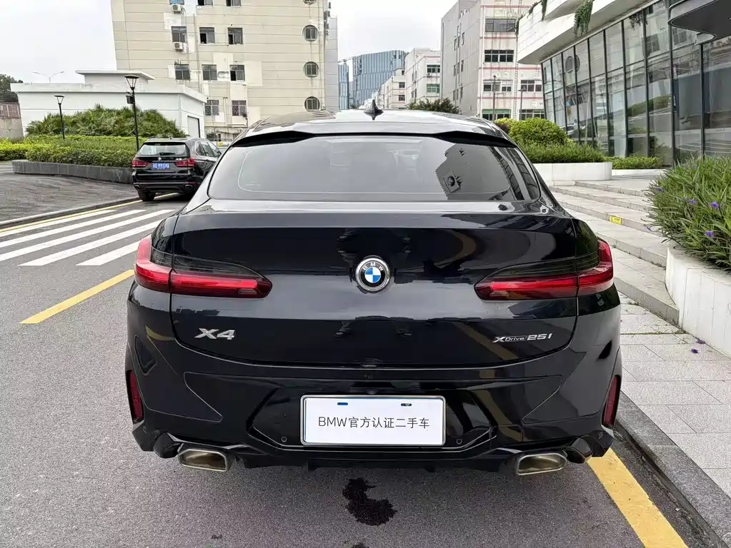 BMW BMW X4 2022 xDrive 25i M Sport Package 2022 - thumbnail 4