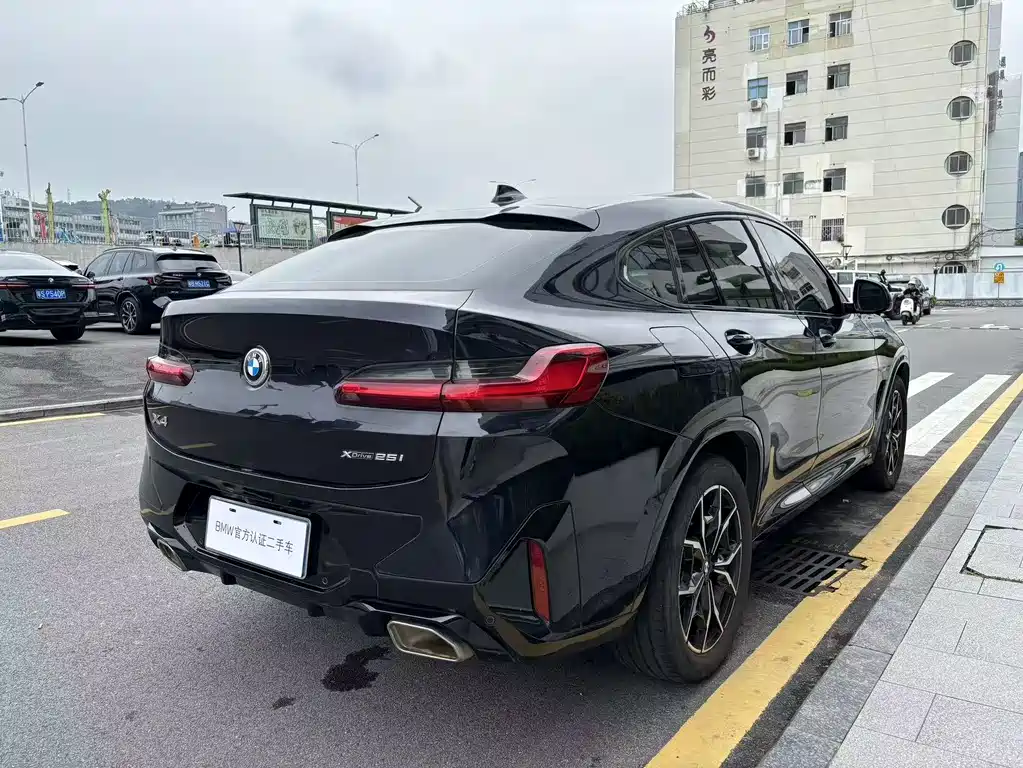 BMW BMW X4 2022 xDrive 25i M Sport Package 2022 - thumbnail 5