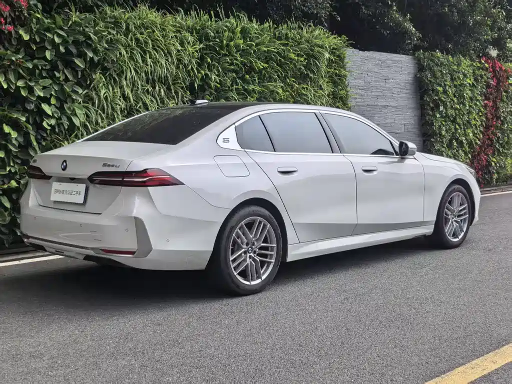 BMW BMW 5 Series 2024 525Li Luxury Package 2024 - thumbnail 5